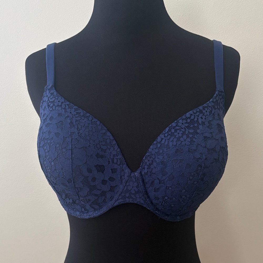 Victoria's Secret Body by Victoria Lined Perfect Coverage underwire bra